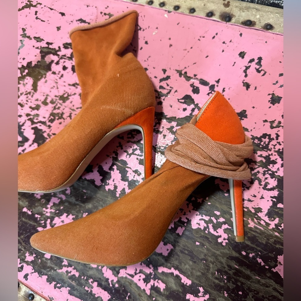 BEBO Women’s unique orange sock high heels sz 7 - Picture 5 of 9
